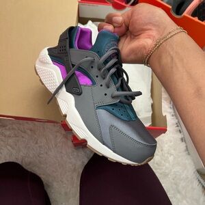 Women's Nike Huarache - 9.5 Purple/Gray